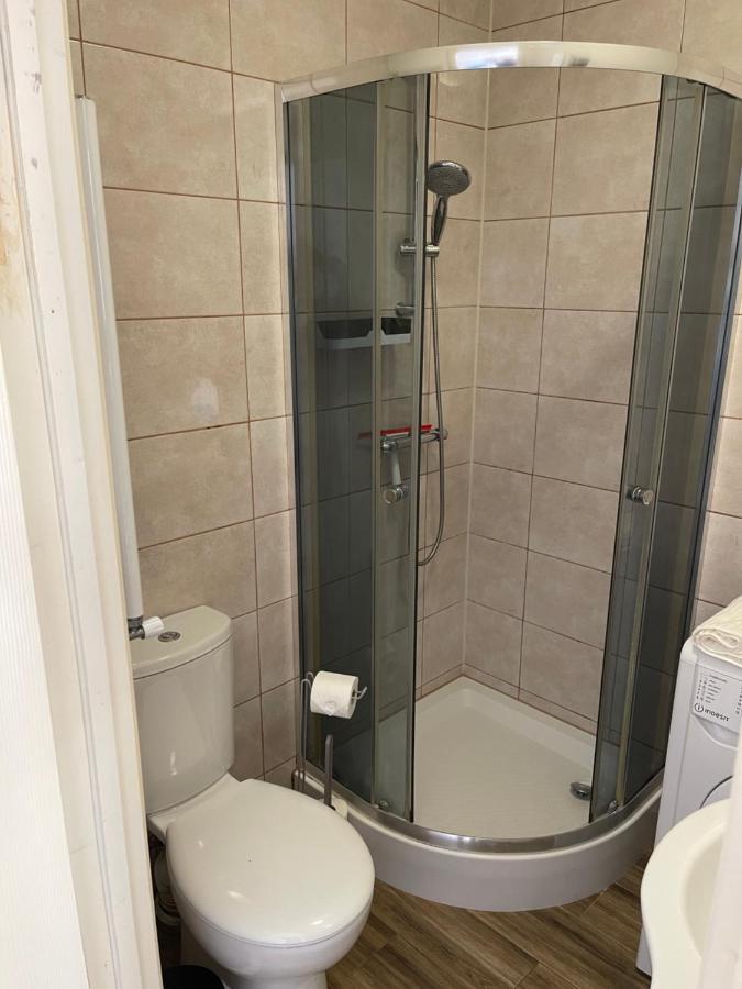 Studio Flat Fully Equipped Lejlighed Croydon Eksteriør billede